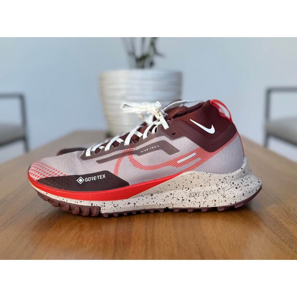 Nike Women’s Size 9.5 Trail Running Shoes Goretex